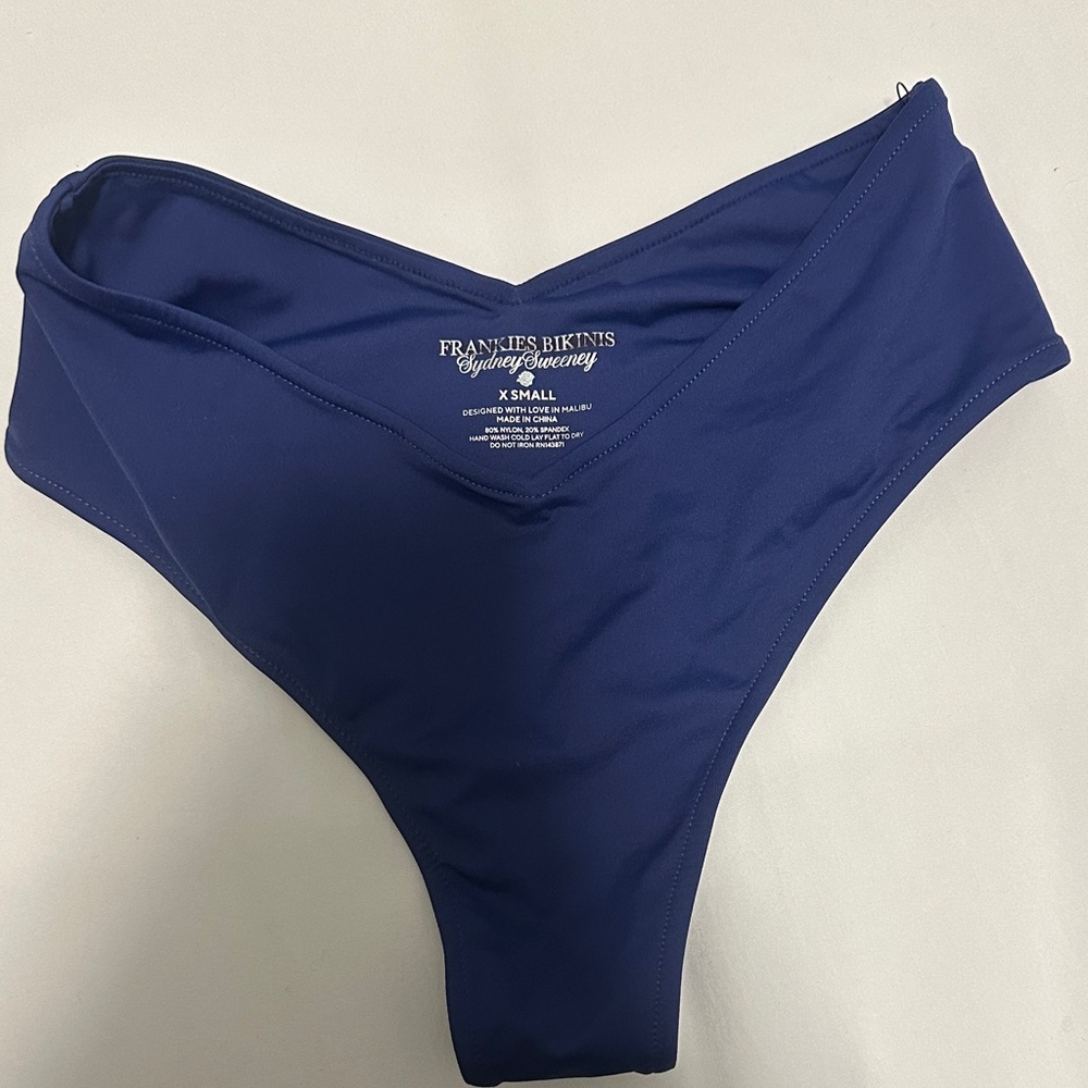 frankie’s bikini x sydney sweeney navy bikini bottoms